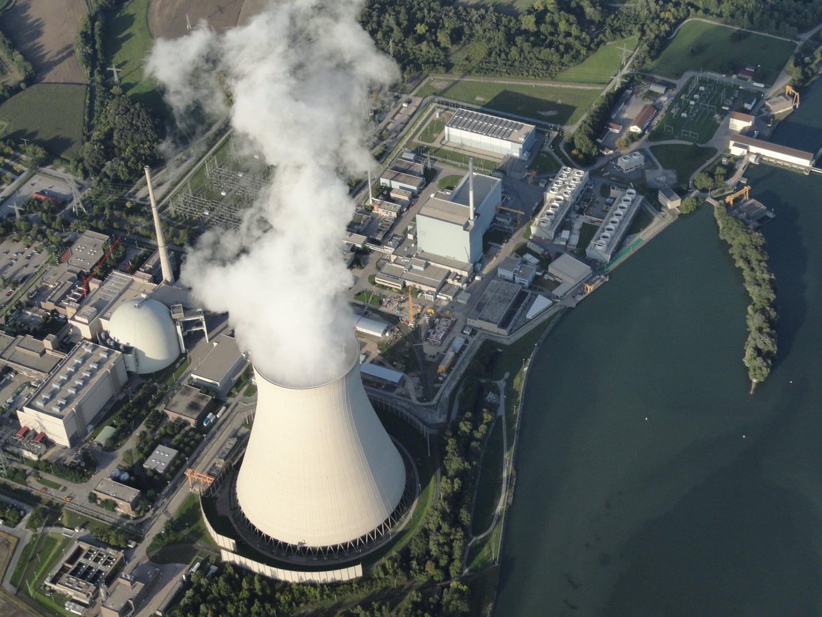 Historische Fotos von Isar 2 gibts bei mir. 😎
Geknipst in voller Pracht von oben, bei einer Ballonfahrt vor gut 10 Jahren. #Atomausstieg