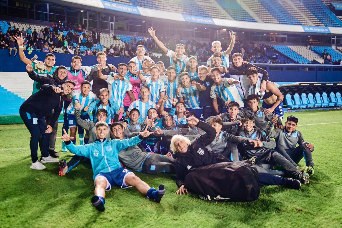 Contento de seguir sumando minutos y de esta alegria grupal ! Vamos <a href="/RacingClub/">Racing Club</a> 🤞⚽️