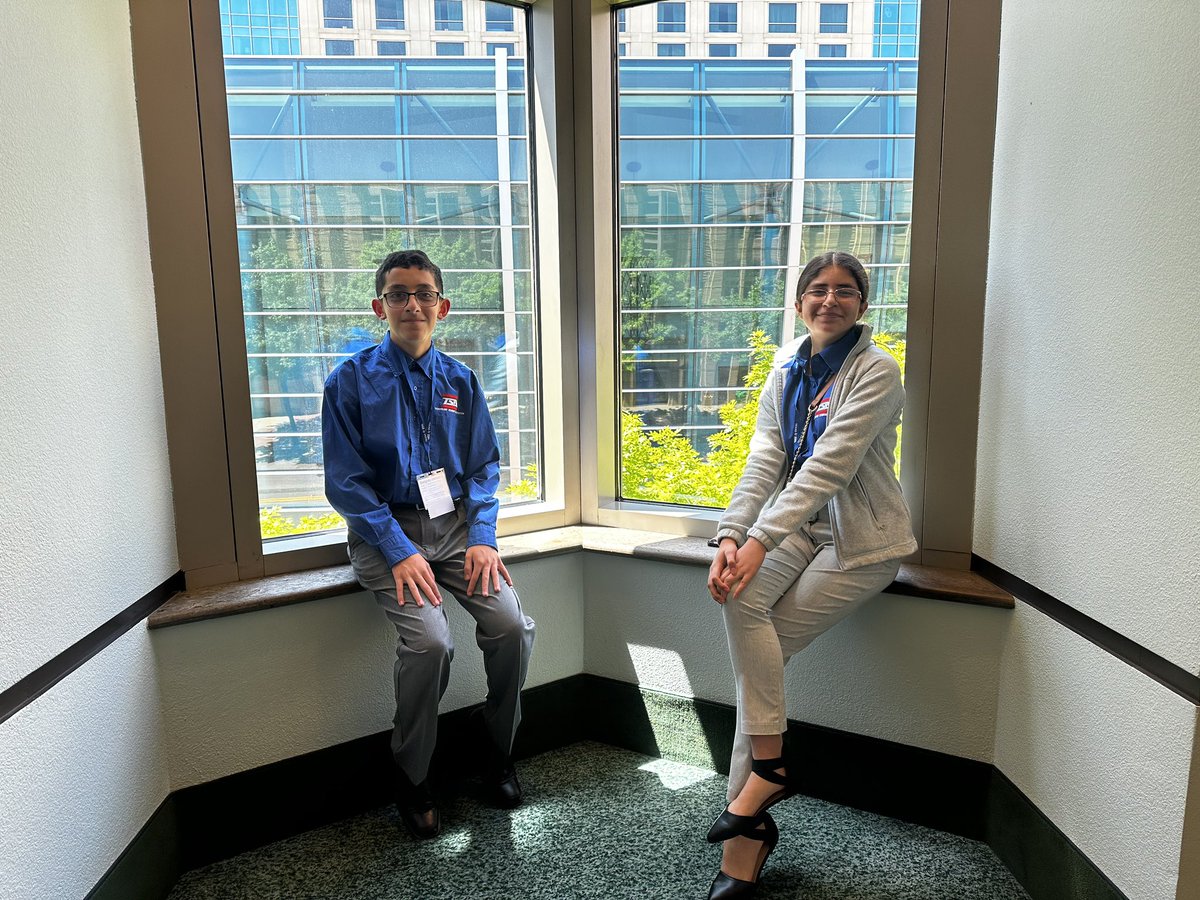 MWieder_AMS's tweet photo. Antwine Cougars representing SISD in Fort Worth at the state conference. I appreciate my student's hard work and dedication to their projects and teams! Go Cougars!!! @HAntwine_MS @VDeAvila_SEC https://t.co/AfNSjhobdo