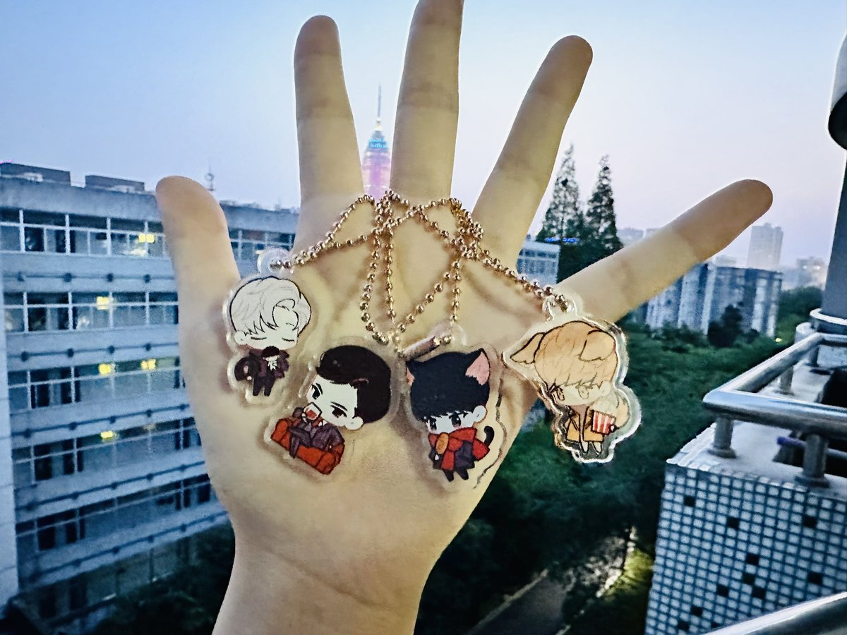 RAY32643626's tweet photo. My four cute pendants have finally come！！！#결혼하는남자 https://t.co/YB6haia9xh
