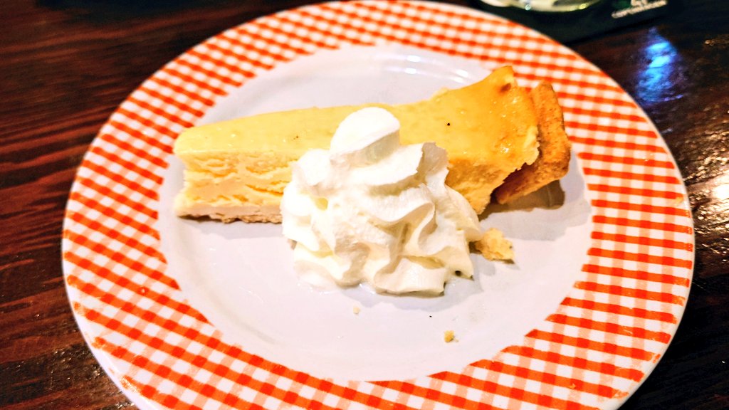 kepaniyokohama's tweet photo. ベイクドチーズケーキ❤️
#FLASHBACKCAFE
#山下町
#横浜 https://t.co/mvGkMkKpdO