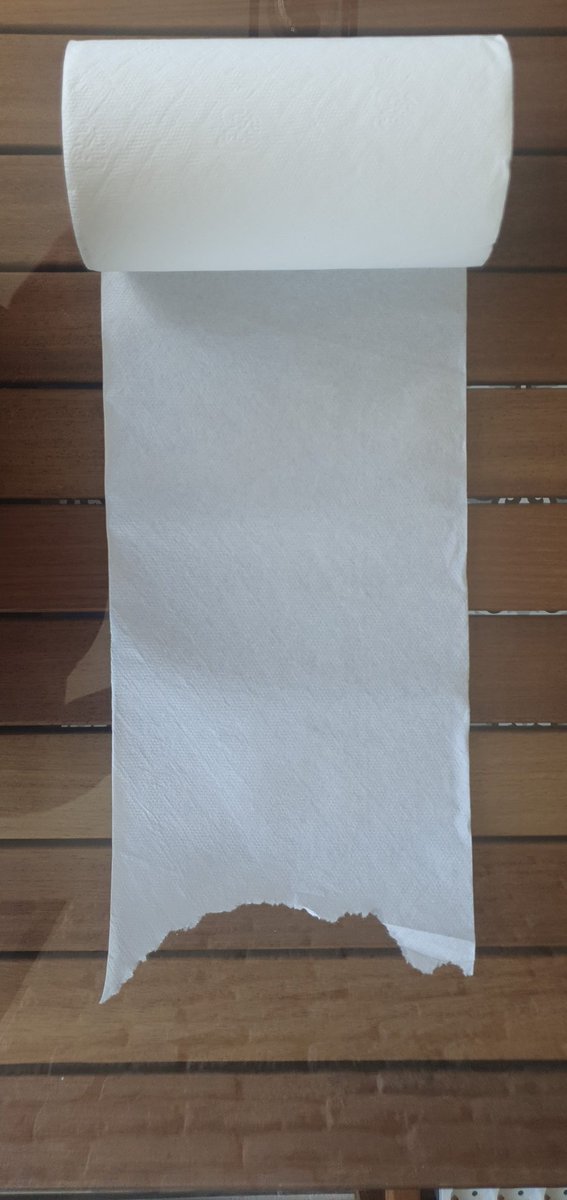 ardaglr6_'s tweet photo. @Migros_Turkiye @migros @MigrosHizmet Geçtiğimiz Hafta Almış Olduğum Migros Jumbo Havlu Kağıt'ın Yarısı Kesilmemiş. "Uygun" Fiyatlı Dediğiniz Kendi Ürünlerinizde Kaliteniz "0". Bilseydim Kesinlikle Almazdım. Yıl 2023 Nerede Kaldı Kesim Yerleri Olmayan Havlu Kağıtlar. https://t.co/g3CNfTLZko