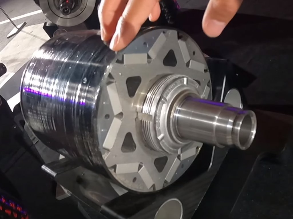 N_Schmid on Twitter "Dieser Verbrennerklumpen mit 30 Zylindern, 20.5 l