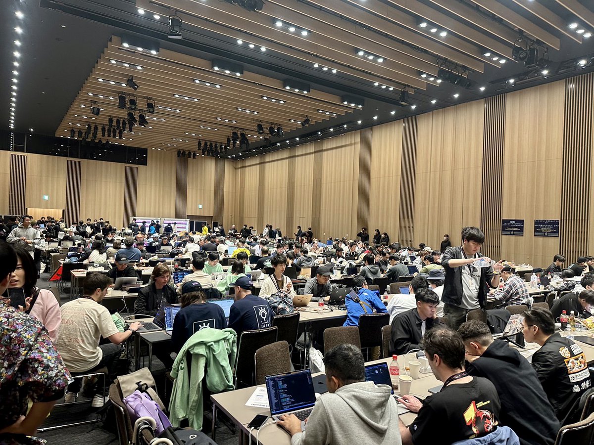 bluwhaleai's tweet photo. #Web3 never sleeps. The energy at @ETHGlobal Tokyo is electrifying as the brightest minds in the #blockchain space come together to revolutionize the future of tech 💻🌐 #ETHTokyo https://t.co/iwpCwqhqv0