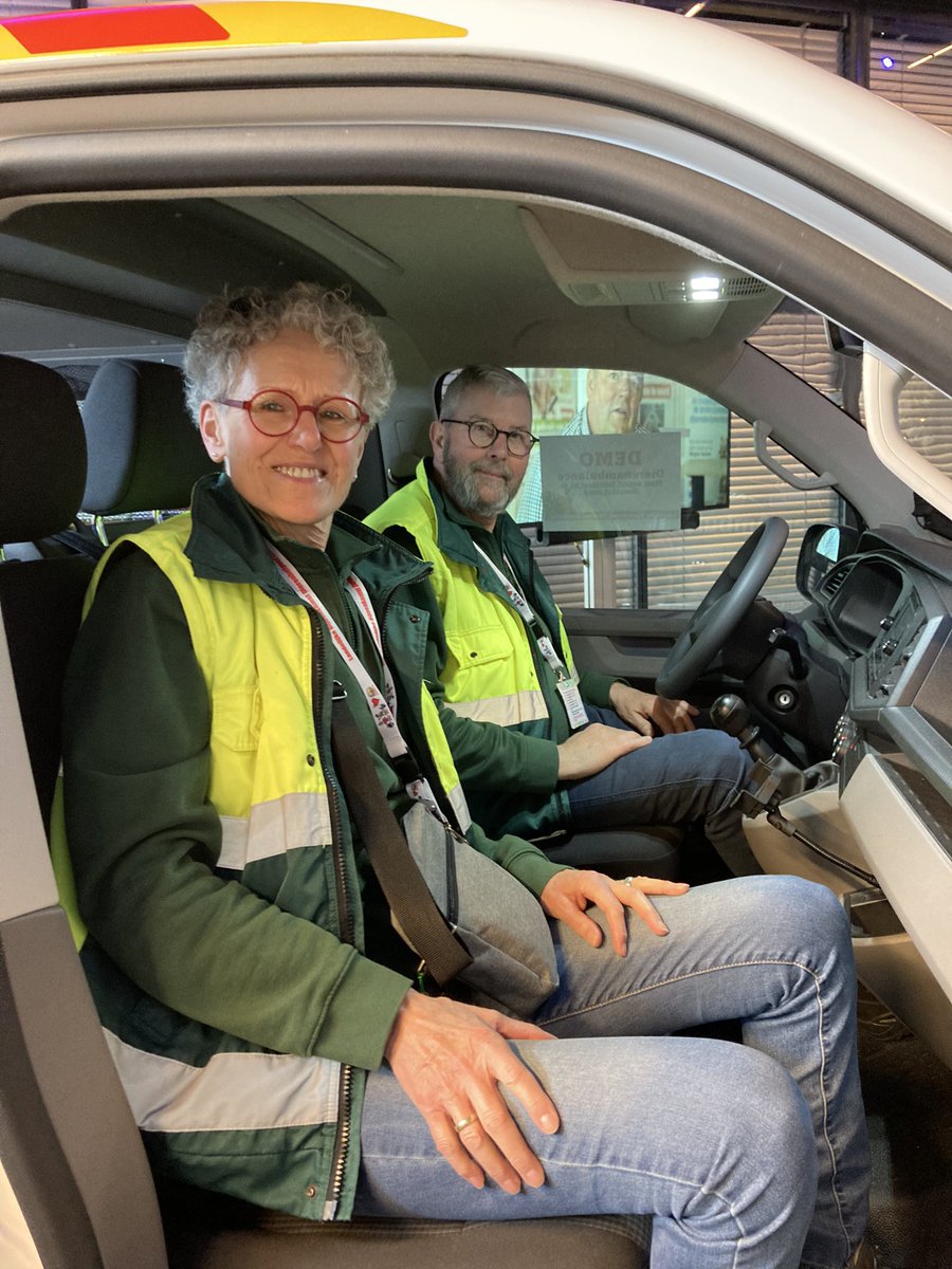 Marietyp's tweet photo. Na de #LHDB halen we de sleutels wel op hoor ….😁 @DierenLot Kunt u hem ook inpakken?#dierenambulancekampenraalteolstwijhedalfsen #bus29 https://t.co/XCflU0iacX