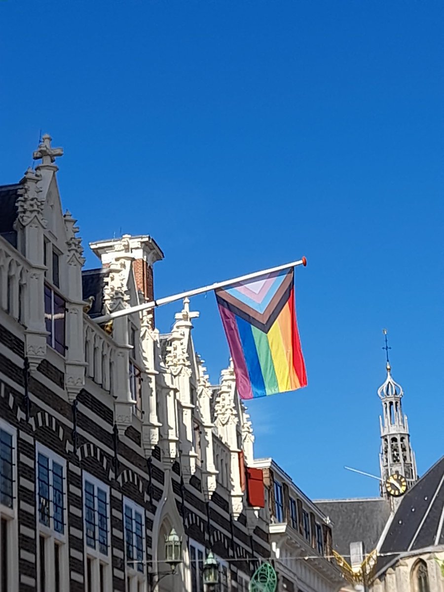 #liefde is sterker dan haat ⁦#geweld tegen #LHBTI+ laat het niet gebeuren. ⁦<a href="/gemeentealkmaar/">Gemeente Alkmaar</a>⁩ #regenbooggemeente #samensterk #hijsdevlag ⁦⁦<a href="/COCNHN/">COC Noord-Holland Noord</a>⁩