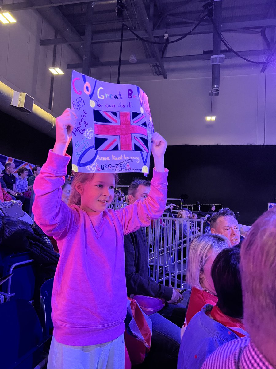 dropshotannie's tweet photo. #backthebrits BJK Cup https://t.co/QT1ChjAHDn