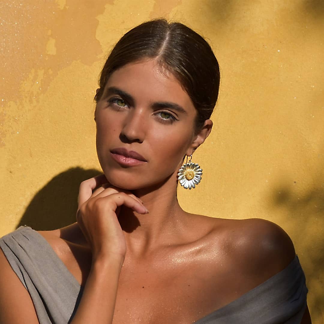VanLuxuria's tweet photo. NEW BLOG POST: 
How to calculate the cost per wear for investment buys such as jewellery.  Makes it a whole lot less guilt-ridden ;-)

https://t.co/ToIMCwtoFW https://t.co/NqRpYlzBJg