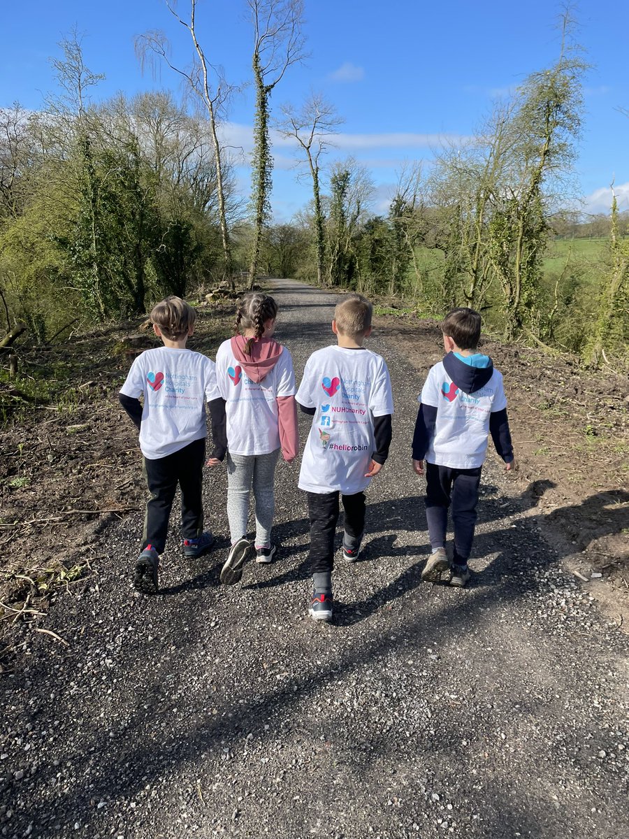 SianLouise1982's tweet photo. Starting our 10km in memory of our Grandma 🥰 Let’s go! @NUHCharity @nottmhospitals @sjgascoigne1980 #hellorobin https://t.co/EZUIEjfBVK