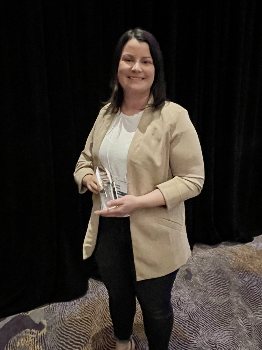 RobynCarnochan's tweet photo. It was an honour to be able to help present @MsBrossLearn with an @IDA_Ontario Literacy Leader of the year award last night #LitLearn2023 #differencemaker #righttoread @yourschools #AMDSBproud https://t.co/4TLvTjJVJz