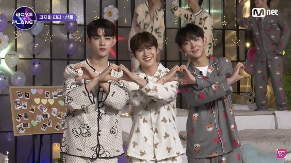 ali_istired's tweet image. omg he's not smiling 
#itsover #mnetfuckyou #yesimdramatic