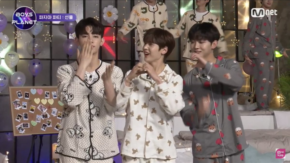 ali_istired's tweet image. omg he's not smiling 
#itsover #mnetfuckyou #yesimdramatic