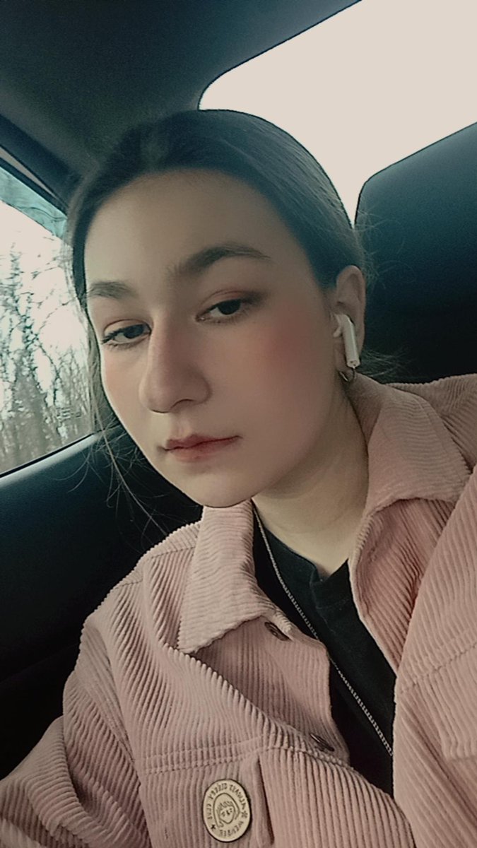 philypapuga's tweet photo. я все еще аня, я все еще самая заебанная, я все еще бариста и я все еще играю в геншин импакт https://t.co/b2oTwwAbaF