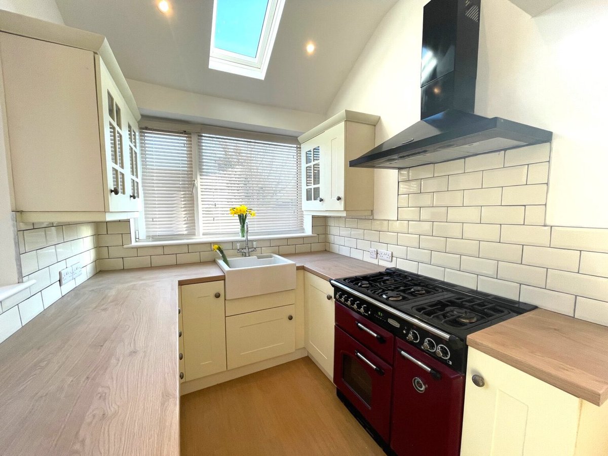 FOR LET! Hawkhurst Road, Penwortham, PR1 - £825 PCM - 3 Bedrooms, 1 Reception, Downstairs W/C &amp; 1 Bathroom - Ring our Preston office today to book a viewing on 01772 284898 📞🏡 kellettandco.co.uk/property/hawhu…