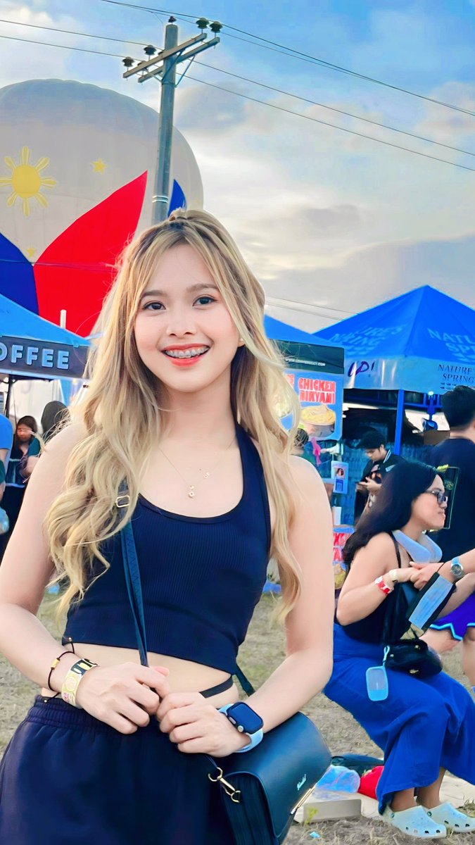 CrisJeonTae1's tweet photo. Sheemss Ang Ganda Ng elka namin :)🖤
Yung smile tlga huhu.🥺🧡

@MahaliaElka https://t.co/rpvzmAOygJ