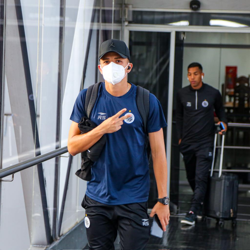 MinerosGuayana's tweet photo. ๐ฌ Rumbo a la capital del paรญs.
๐ Este domingo jugaremos vs @Caracas_FC ๐ฅ
#CFCvsMDG
#VamosMineros โซ๐ต https://t.co/IAQ21N9m4W