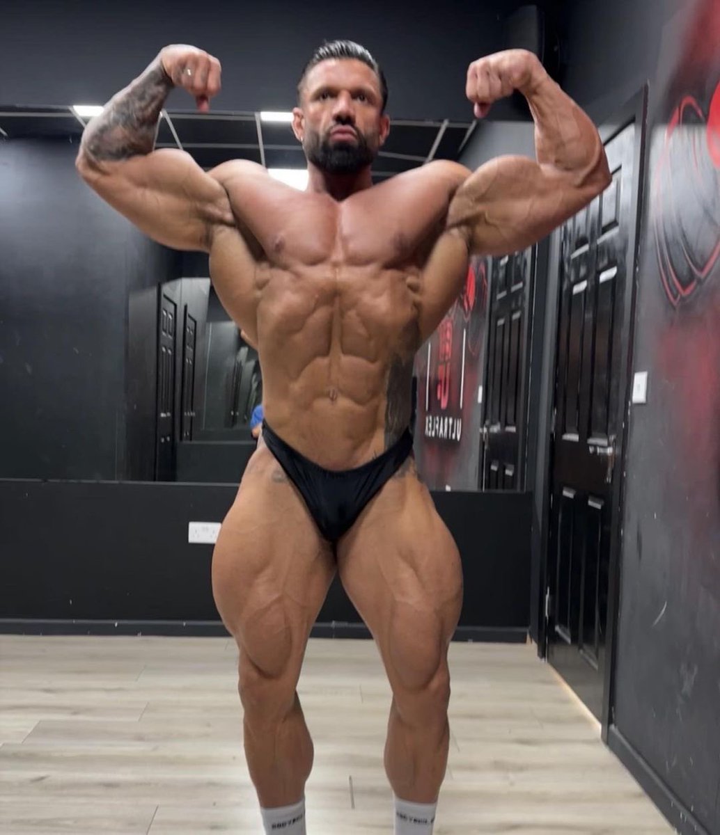 FLEX_Magazine's tweet image. Repost from neil_currey
•
#prepfiles #11weeksout mr Olympia.

I can’t wait to do 12 weeks preps not 20-24 weeks loosing muscle to make weight limits is sole  destroying. #open

@hosstilesupps @squatlikechow