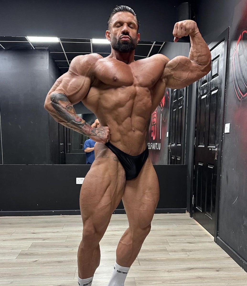 FLEX_Magazine's tweet image. Repost from neil_currey
•
#prepfiles #11weeksout mr Olympia.

I can’t wait to do 12 weeks preps not 20-24 weeks loosing muscle to make weight limits is sole  destroying. #open

@hosstilesupps @squatlikechow