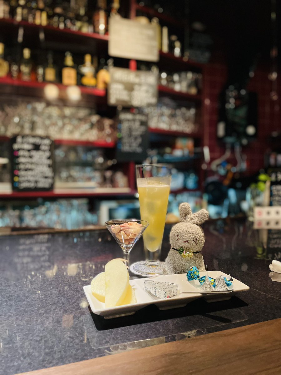 yakawan's tweet photo. フォロワーおすすめのBARに来ています https://t.co/iVCci8sRti