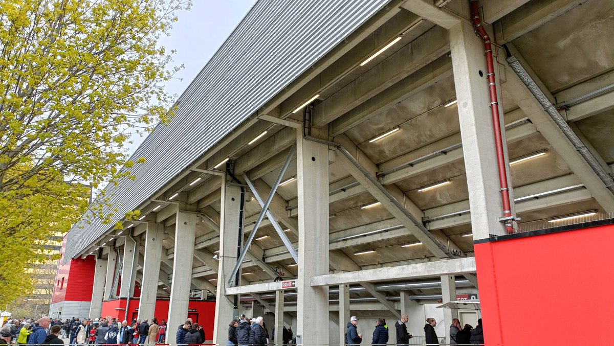 Dlm722's tweet photo. #BritaArena
#Wiesbaden https://t.co/Nw3k25u7FY