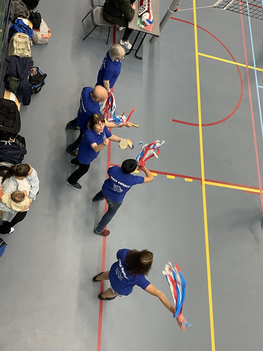 AxialeSpa's tweet photo. Het jaarlijks Bechterew volleybal in volle gang. Wat zijn we blij dat er maar liefst 14 teams inclusief opnieuw het team uit Tsjechie #bechterewvolleybal #axialespa https://t.co/BLI5wwNOr3