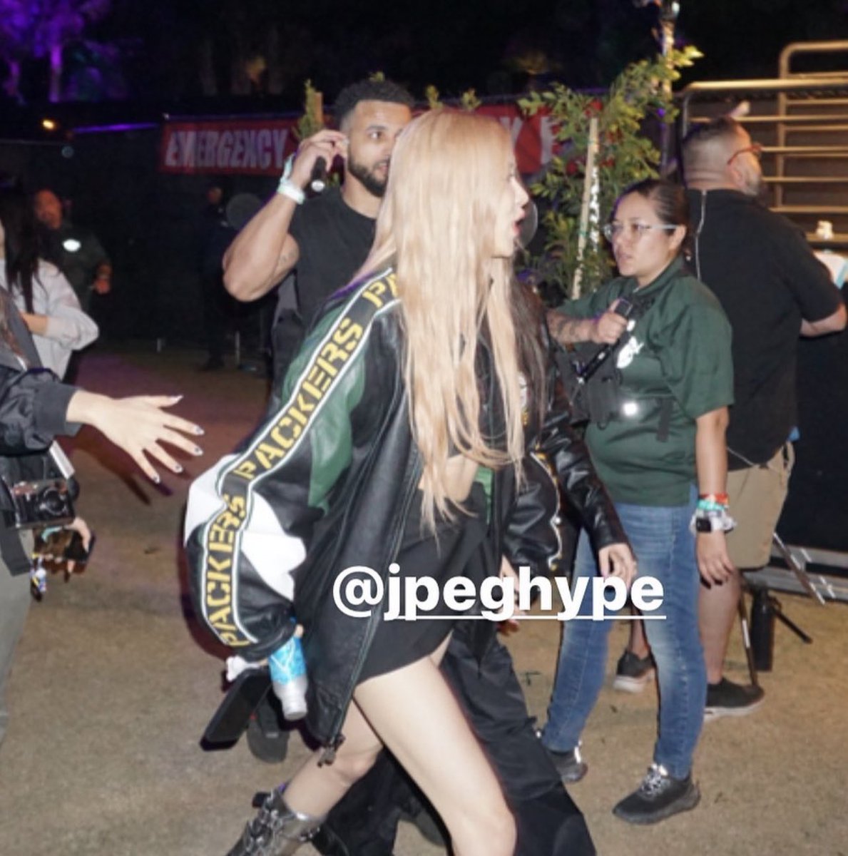 rosé pics tweet media