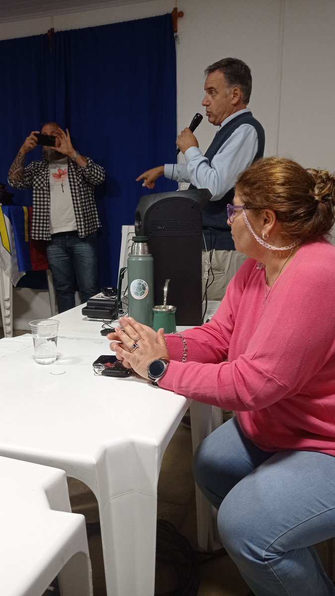 Muy buena reunión anoche en Migues ,con la presencia del Prof.Yamandú ORSI,más de un centenar de personas dialogamos e intercambiamos, sobre temas de actualidad,departamentales y nacionales.