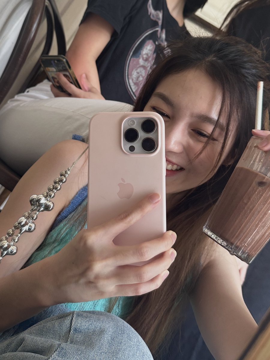 เลิฟรัก tweet media