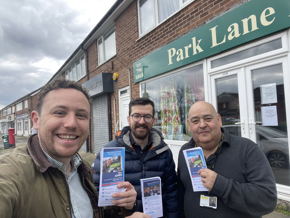 JonesNick_UK's tweet photo. Out and about this morning speaking to residents in #PilkingtonPark
#ReportingBack https://t.co/LHW5liV6wS