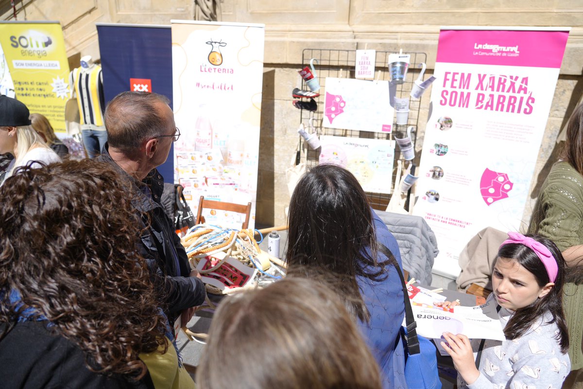 MiquelPueyo's tweet photo. ➡️ Avui hem assistit a la inauguració de la V edició del #PonentFest, de @PonentCoopera, una fira d'economia social i transformadora🔛. El lema central ha estat la comunitat com a pilar principal d'economia social i solidària, amb una trentena d'expositores entre entitats i cooperatives de l'Economia Social i Solidària🧬.