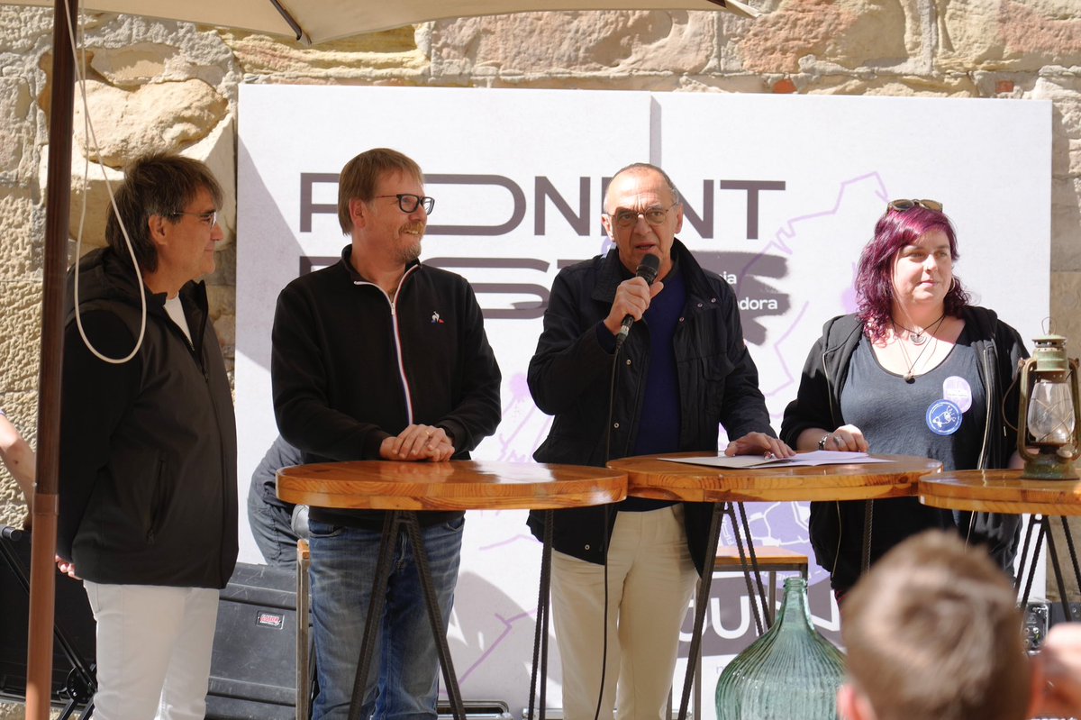 MiquelPueyo's tweet photo. ➡️ Avui hem assistit a la inauguració de la V edició del #PonentFest, de @PonentCoopera, una fira d'economia social i transformadora🔛. El lema central ha estat la comunitat com a pilar principal d'economia social i solidària, amb una trentena d'expositores entre entitats i cooperatives de l'Economia Social i Solidària🧬.