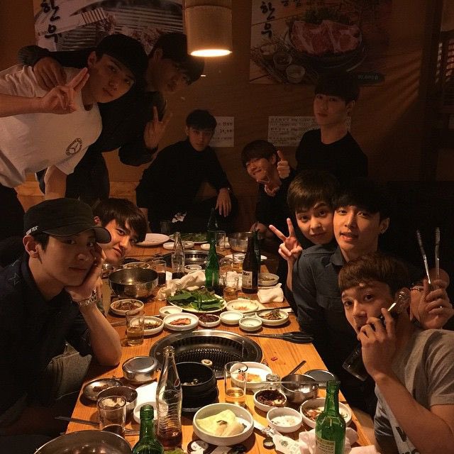 netzonexo's tweet photo. [Theqoo] Compilation of #EXO gathering pictures @weareoneEXO (more pics on blog)

link: https://t.co/Q4Fbr0U2Hi https://t.co/MQQZATsNlf
