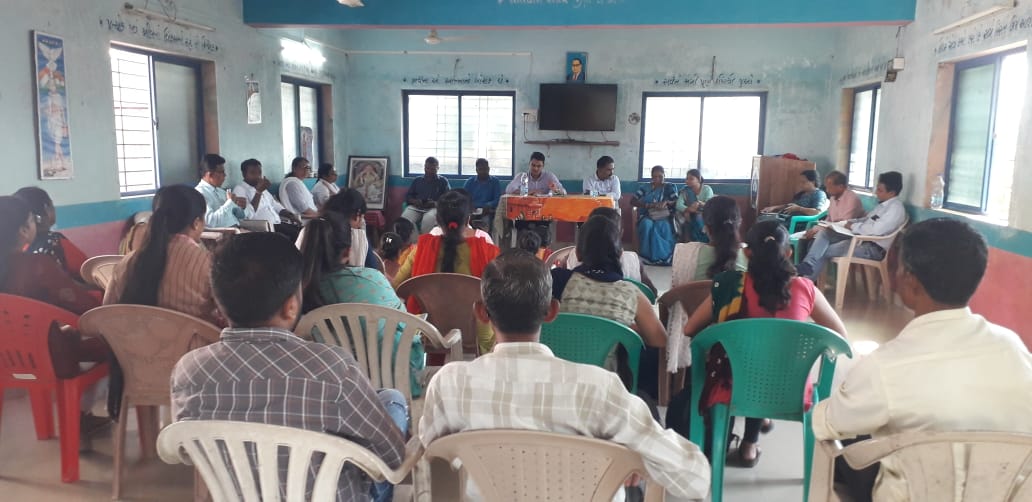 TDO_DHARAMPUR's tweet photo. તા.૧૫/૦૪/૨૩ ના રોજ ૧૫ કલાકે ધરમપુર તાલુકામાં જિલ્લા પંચાયત સીટ બારોલીયામાં સમાવિષ્ટ કુલ ૧૫ ગામોમાં સ્વાગત કાર્યક્રમના ૨૦ વર્ષ પૂર્ણ થતાં "સ્વાગત સપ્તહ"ની ઉજવણી કરવામાં આવી.જેમાં વિવિધ વિભાગના અધિકારીઓ-પદાધિકારીઓ દ્વારા ગ્રામજનોના પ્રશ્નોનો સ્થળ પર હકારાત્મક નિકાલ કરવામાં આવ્યો. https://t.co/xXA02KzCWq