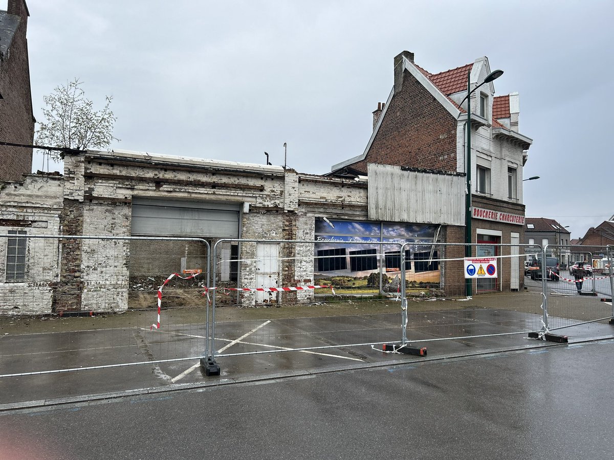 MadyDorchies's tweet image. A #Arleux, visite des chantiers accompagnés par la @hautsdefrance afin d’améliorer la qualité de vie des habitants dans le cadre du dispositif #redynamisation  #centrebourg 
#Arleux peut compter sur la Region #hautsdefrance pour rendre plus attractif son #centrebourg