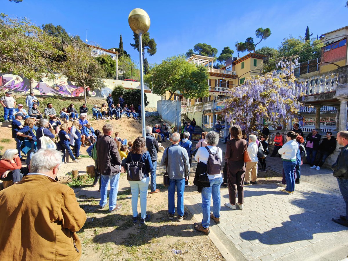 Collserolapais1's tweet photo. Acte a la Floresta i tall dels Túnels de Vallvidrera. Campanya "Collserola en perill". Cal gestió forestal i franges de seguretat arreu i anuals! Perilla la Serra, vides i cases i el pulmó de la meitat de la població de Catalunya. https://t.co/TrkgLMrbEz