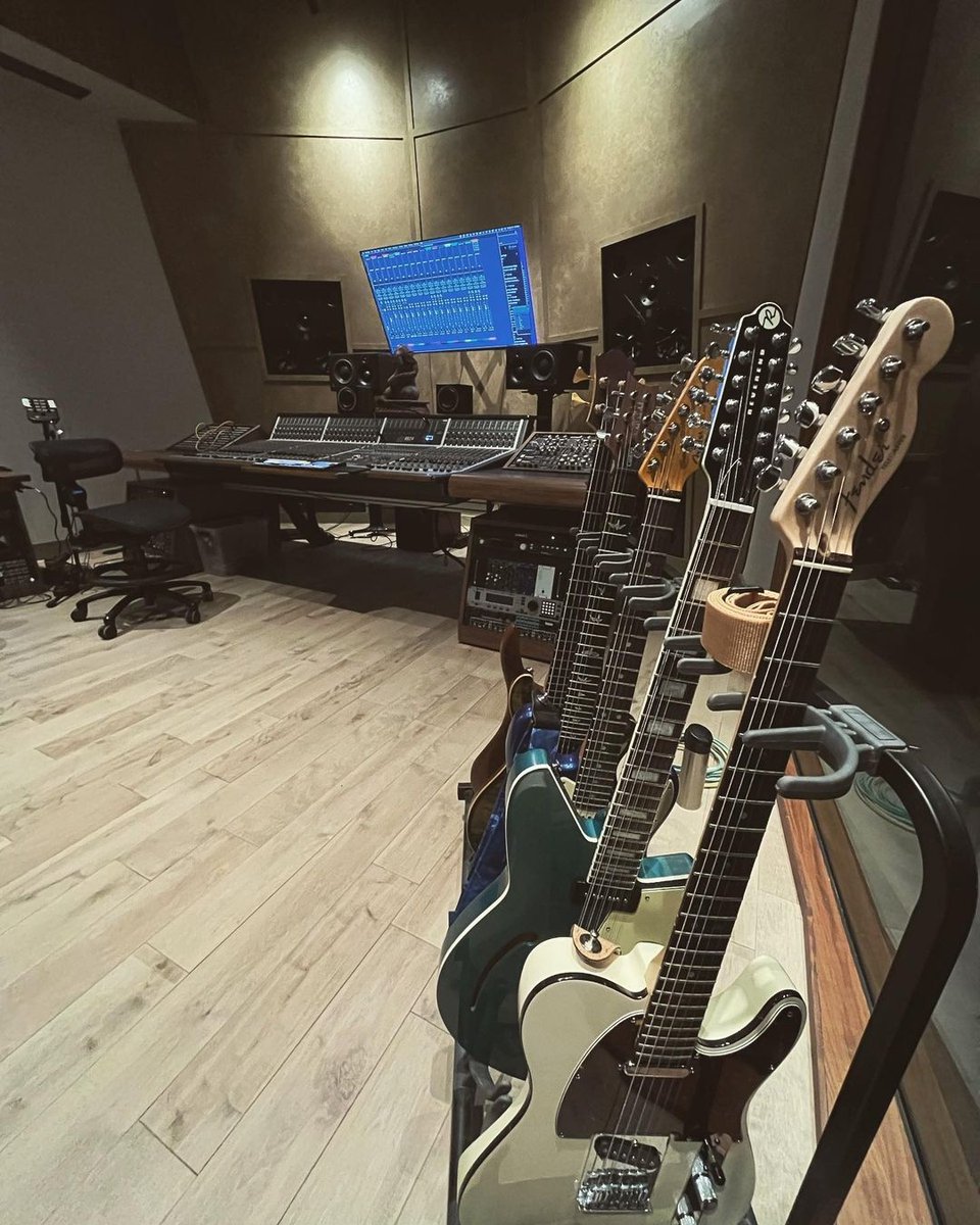 AudientWorld's tweet photo. Check out this incredible ASP8024-HE located in @expandedskystudio 😍🙌

For more, head to the link 🔗👉 https://t.co/AG9NrKPzLl

#Audient #ASP8024 #ASP8024HE #recording #mixing #console #analogue #analog #recordingstudio #musicstudio #studio #gear #music #audio https://t.co/1Nm5FSawYD