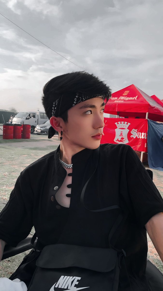 CrisJeonTae1's tweet photo. Sheemss Ang pogii.nman 🖤😫
@KarlLimpin 
Credit 📸  @robyelawre_15
in thanks too ninang @MahmygzMolino 
Sa pag post Ng picture nato 🫶🧡 https://t.co/dziFNGyhfV