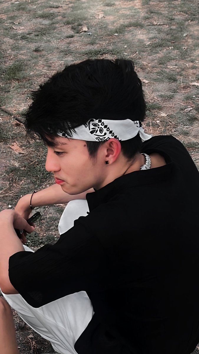 CrisJeonTae1's tweet photo. Sheemss Ang pogii.nman 🖤😫
@KarlLimpin 
Credit 📸  @robyelawre_15
in thanks too ninang @MahmygzMolino 
Sa pag post Ng picture nato 🫶🧡 https://t.co/dziFNGyhfV