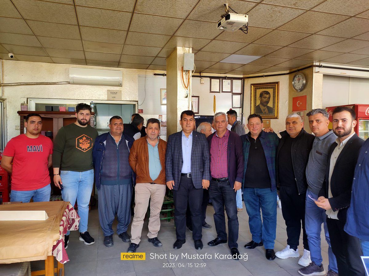 Mezitli_AkParti's tweet photo. Mersin Milletvekili adayımız Sn. Ali Kıratlı, İl Yönetim kurulu üyelerimiz, İlçe Başkanımız Sn. Zafer Uslu ve Teşkilat mensuplarımızla Mezitli programı kapsamında Merkez Mahalle Kıraathanesinde değerli hemşerilerimizle kucaklaştık; Sorunlarını ve bizlerden isteklerini dinledik.🇹🇷 https://t.co/4n6brNqSlf