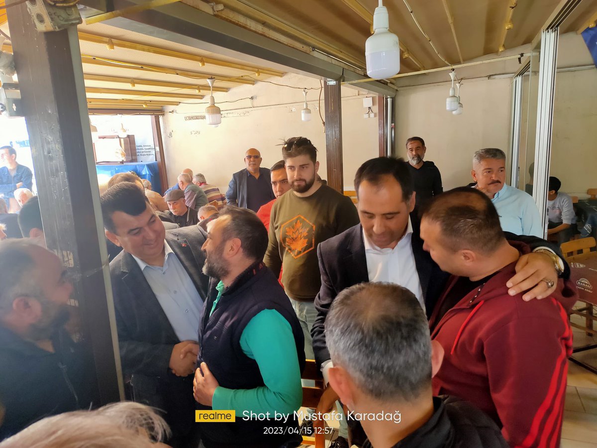 Mezitli_AkParti's tweet photo. Mersin Milletvekili adayımız Sn. Ali Kıratlı, İl Yönetim kurulu üyelerimiz, İlçe Başkanımız Sn. Zafer Uslu ve Teşkilat mensuplarımızla Mezitli programı kapsamında Merkez Mahalle Kıraathanesinde değerli hemşerilerimizle kucaklaştık; Sorunlarını ve bizlerden isteklerini dinledik.🇹🇷 https://t.co/4n6brNqSlf