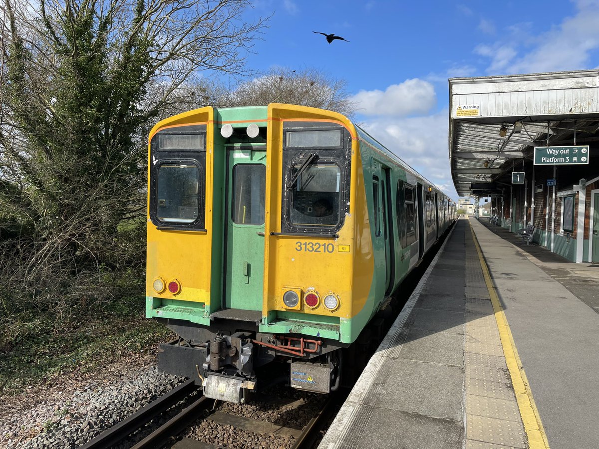 Sarum33's tweet image. Enjoying a day out on the Class 313's, thanks go to @03_179 for the diagrams and  allocations 👍🏻 #class313