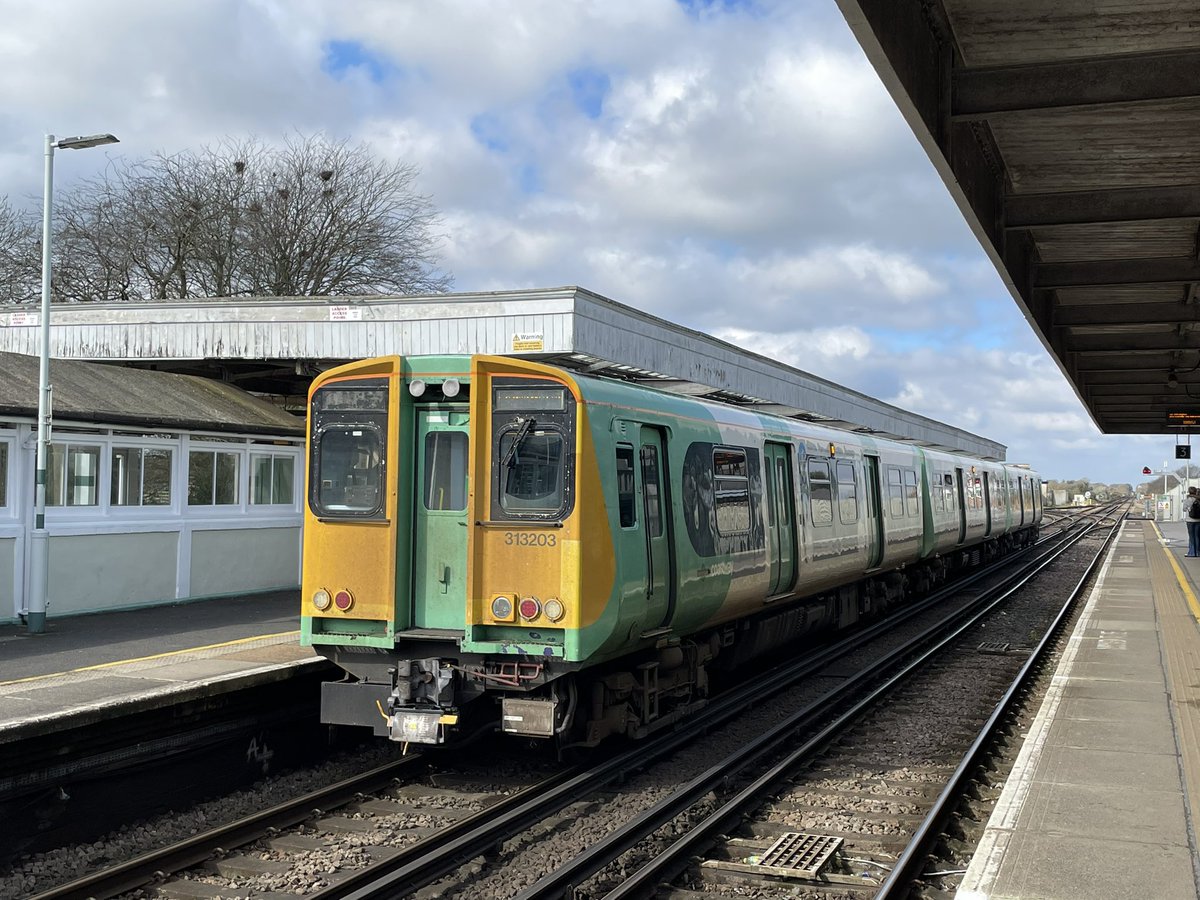 Sarum33's tweet image. Enjoying a day out on the Class 313's, thanks go to @03_179 for the diagrams and  allocations 👍🏻 #class313