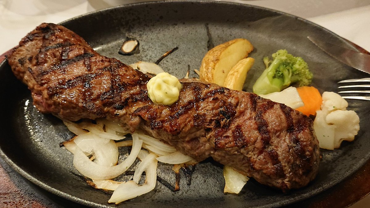 matsu0321s's tweet image. 今日の晩ご飯🍴

あかべこロースステーキ🥩(レア)250g
柔らかお肉で美味しゅうございました😊

#美味福島 #あかべこ