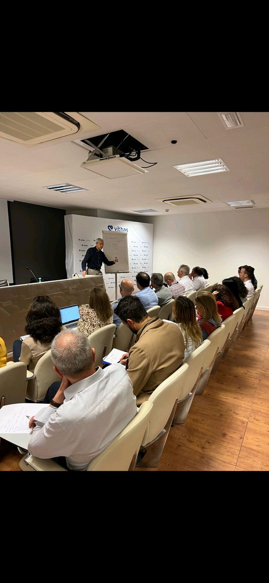 Rosaferlo's tweet photo. Hemos asistido al programa de Desarrollo Asistencial para Directores y responsables de área de @Vithas ➡️Una oportunidad para trabajar nuestra materia gris las 3Cs: ©️olaboración,©️recimiento profesional y mejora de la ©️alidad Gracias a @anitaferpe y Jaume Durán  @fsmhospital https://t.co/MpunCQKUQl