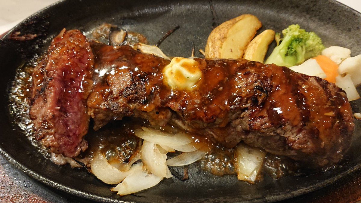 matsu0321s's tweet image. 今日の晩ご飯🍴

あかべこロースステーキ🥩(レア)250g
柔らかお肉で美味しゅうございました😊

#美味福島 #あかべこ