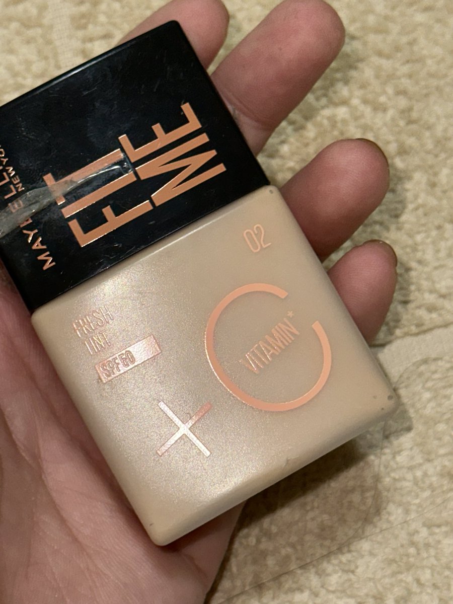 Girls, i dengar drugstore tengah on sale &amp; i want you to grab this fresh tint from maybelline 😚

I love it so much cus dia so lightweight &amp; bagi glow to my face. 

&amp; if you jenis tak suka pakai foundation, pls go for this one. The best! Defo sesuai for everyday makeup too💄