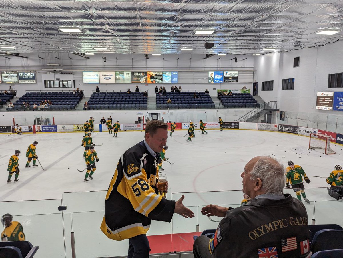 MathieuTraversy's tweet photo. Avec une première victoire hier, les @cobraterrebonne sont maintenant à 3 victoires de la Coupe Napa! Go Cobras Go! 🐍🏒 @CoachDubuc #terrebonne #polmun #polqc #coupenapa https://t.co/aWbnbqCuvI