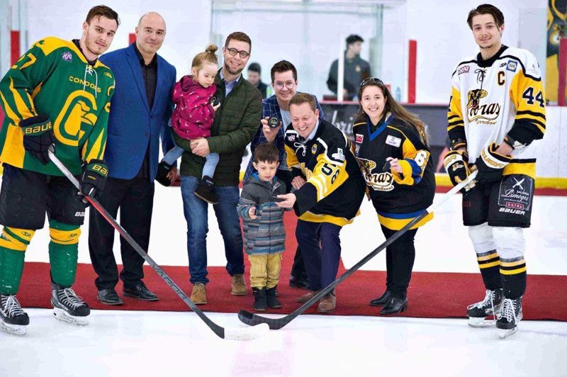 MathieuTraversy's tweet photo. Avec une première victoire hier, les @cobraterrebonne sont maintenant à 3 victoires de la Coupe Napa! Go Cobras Go! 🐍🏒 @CoachDubuc #terrebonne #polmun #polqc #coupenapa https://t.co/aWbnbqCuvI