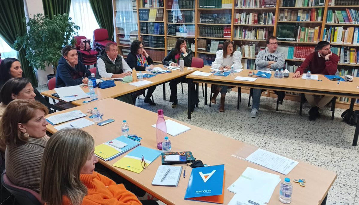 CreativaImpacta's tweet photo. Hoy el equipo de IMPACTA se ha trasladado a León para dar un curso a profesores de @CIPenacorada Preocupados por la oratoria y técnicas de hablar en público, ya se empiezan a preparar para la nueva edición del Torneo Impacta del curso 23/24 ¡¡Calentando motores!! https://t.co/QkmA7tWuwj