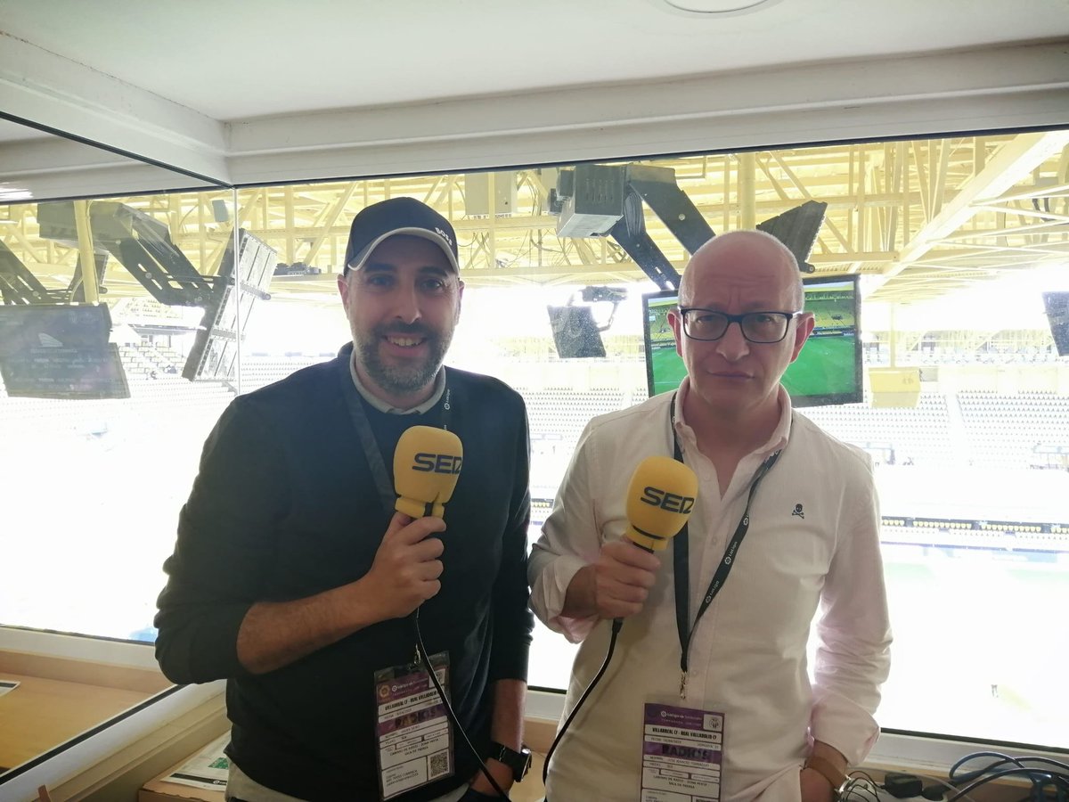 📻 EN DIRECTO‼️

🏟️ La Cerámica
⚽ #VillarrealRealValladolid

🗣 Narra @jitornadijo 
🎤 Inalámbrico <a href="/XaviSidro/">✖avi Sidro 〽️ 🗣🎙🏴‍☠️</a>   

🎙️ Dirige @GarridoCarrusel
👥 Con <a href="/BorjaCuadrado/">Borja Cuadrado</a> <a href="/Trashorras10/">Roberto Trashorras</a> <a href="/brunoalemany/">Bruno Alemany</a> <a href="/Jorgeescorial/">Jorge Escorial</a> 
📣 #VARman <a href="/itu_edu/">Eduardo Iturralde</a>